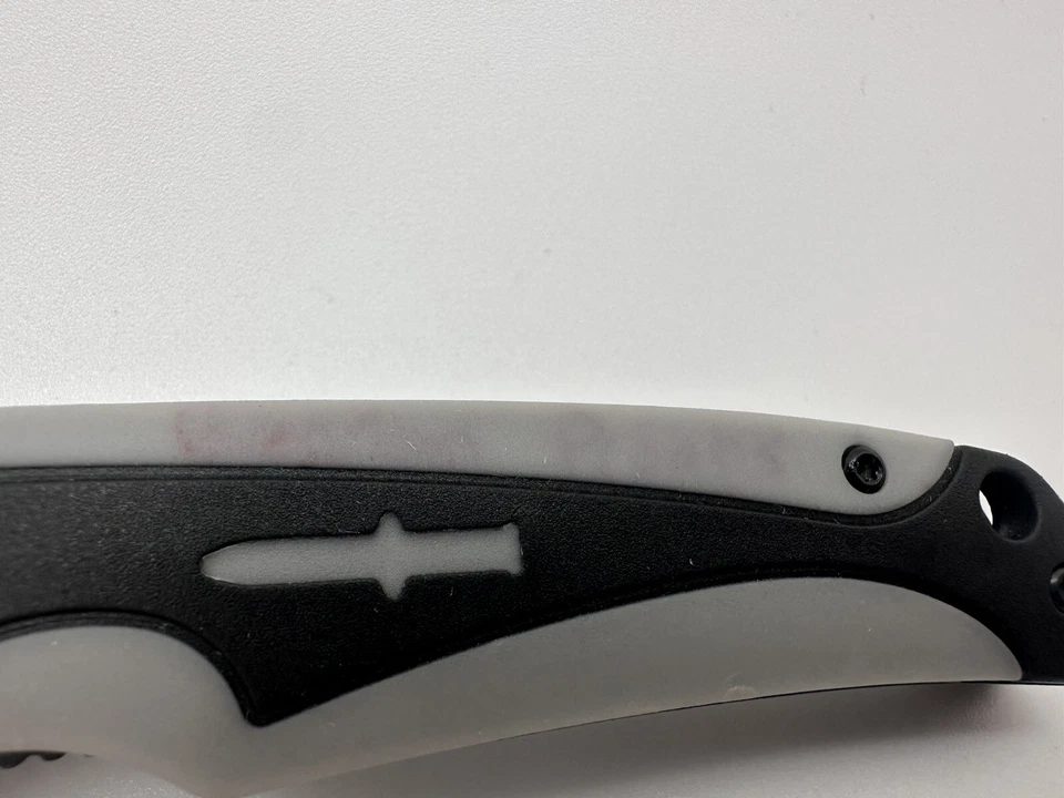 Navaja de Bolsillo Camillus Negra Plegable con Empuñadura de Goma Titanio con Clip Foto 4 de 4