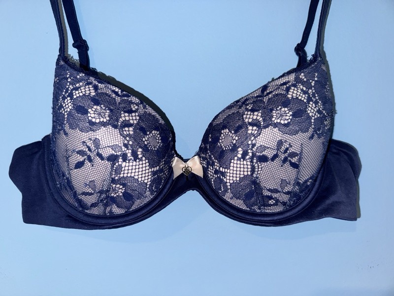 Victoria’s Secret Navy Blue Lightly Lined  Lace Bra 34B
