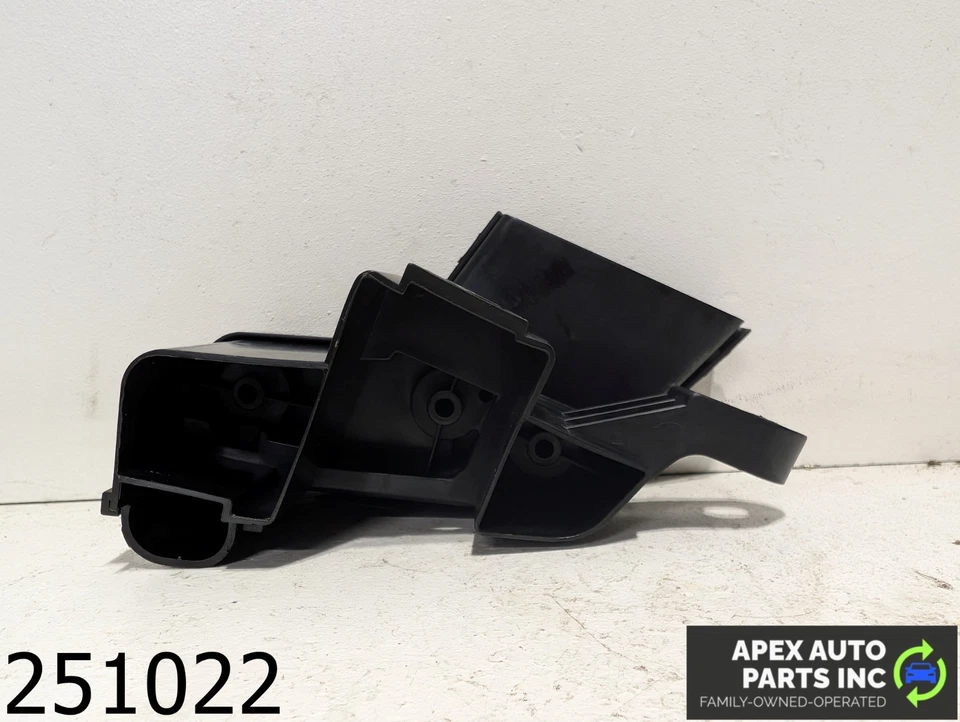 OEM 2005 BMW 745i 4.4L B+ TERMINAL POINT ENGINE COMPARTMENT - Image 4 of 4