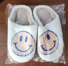 NIP Fuzzy Slippers White / Tan w/ Peach Blue logo Unisex 5.5-6.5 W / 5-6 M