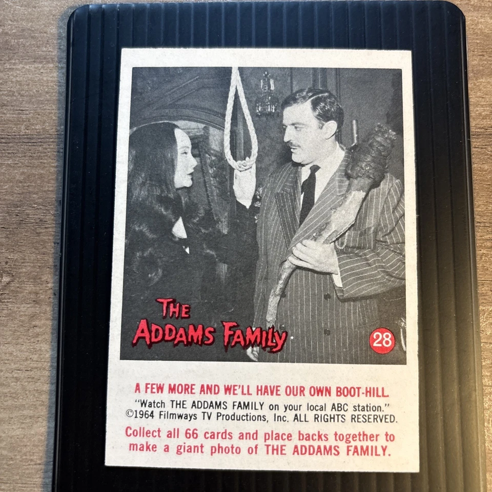 Tarjeta coleccionable Donruss The Addams Family 1964 # 28 Our Own Boot Hill casi nueva Foto 2 de 4
