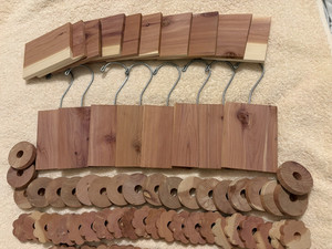 72 Pcs Cedar Hangers Disks Sachet Natural Wood Rings Butterfly Storage & Drawers