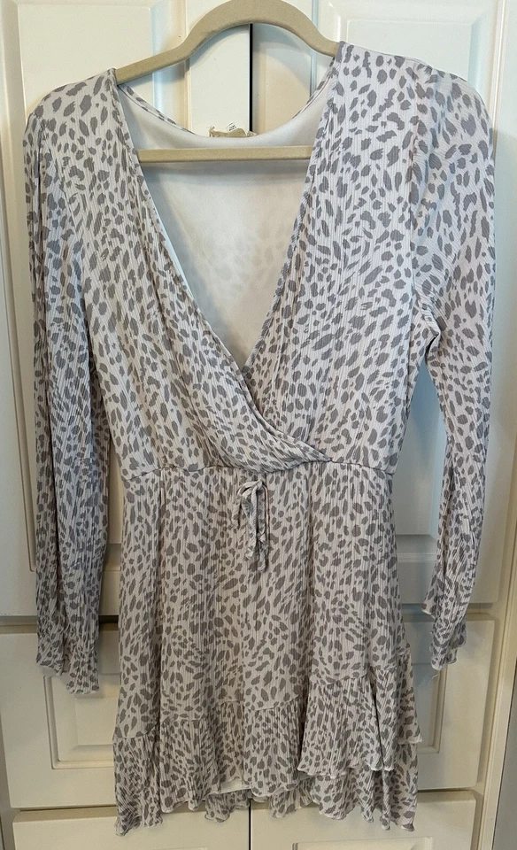 Vestido de leopardo gris Altar'd State