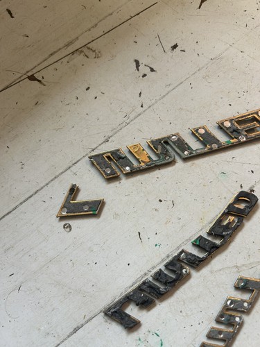 96-02 Toyota 4Runner Limited Emblem Set (SIDE + REAR) Panel Badge OEM cracked - Picture 9 of 10