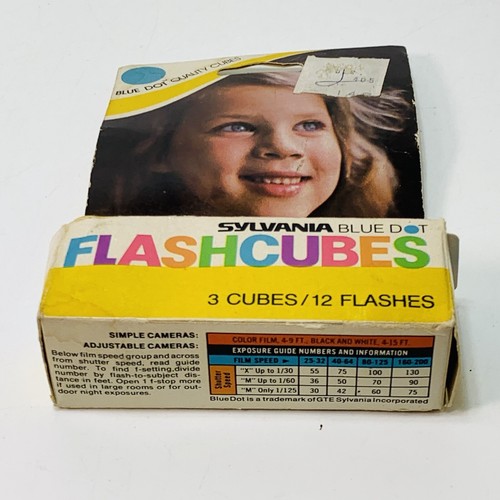 FLASHCUBES À POINTS BLEUS SYLVANIA NEUF, 3 CUBES CHACUN, 12 FLASHS TOTAL - Photo 2 sur 6