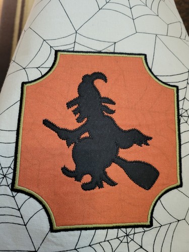 Juego de 4 manteles individuales bordados Celebrate Together tela de araña y bruja nuevos - Imagen 3 de 3