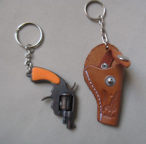 Key ring chain set mini leather holster with toy gun cowboy NEW country western - Picture 3 of 3
