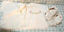 VINTAGE 1960s HANDMADE HAND EMBROIDERED SACQUE AND BOOTIES SIZE 0-3 MOS BABY