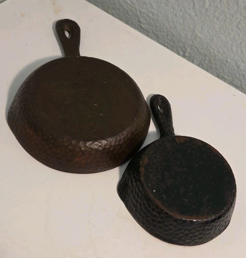 Vtg Hammered 4" & 3" Cast Iron Skillet Pan Marked #00 & Salesman Sample Rare
Opens in a new windo