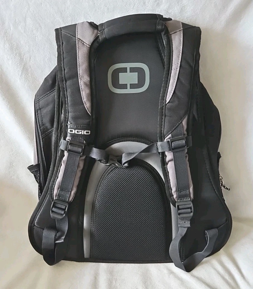 Рюкзак Ogio Street Fugitive для ноутбука технический компьютер дорожная сумка черный и серый  - Изображение 2 из 3