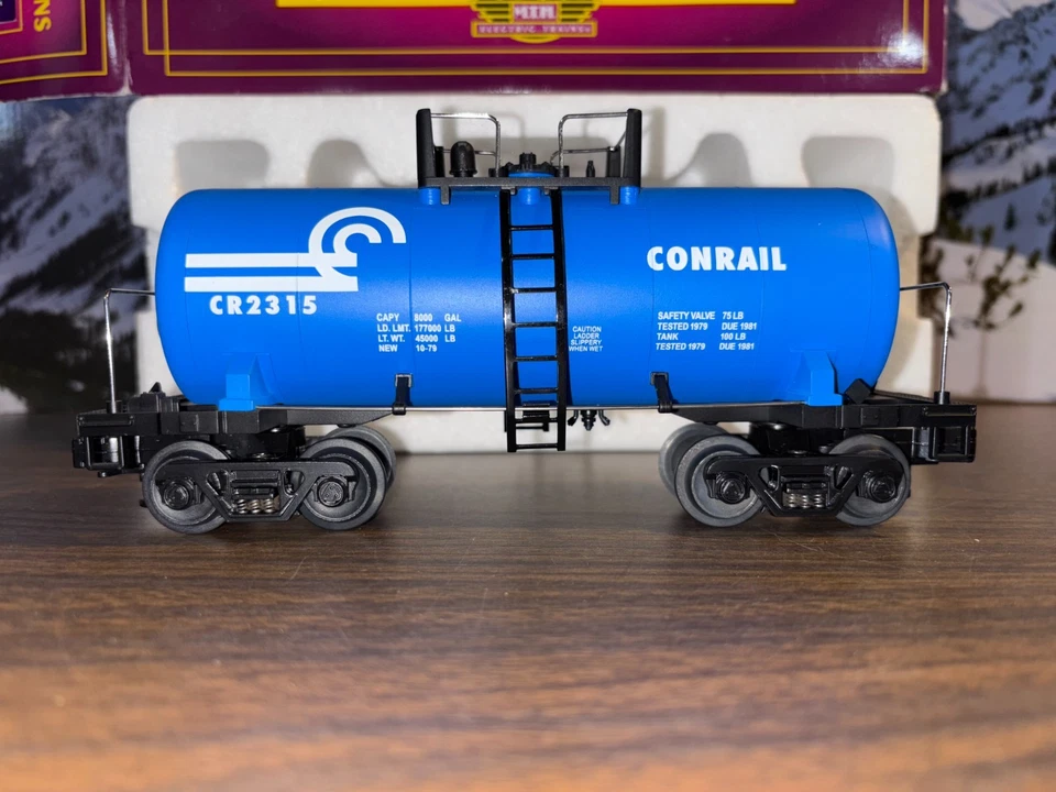 MTH 20-9601L Conrail 8000 Gallon Tank Car O Scale in Excellent pre-owned cond. - Image 2 of 4