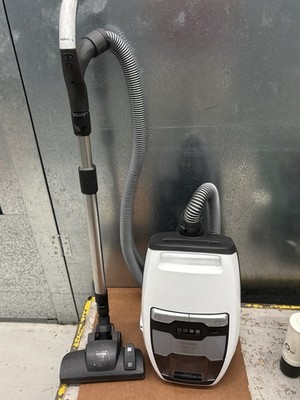 Miele Blizzard CX1 Comfort Power Line SKMf3 Staubsauger weiß