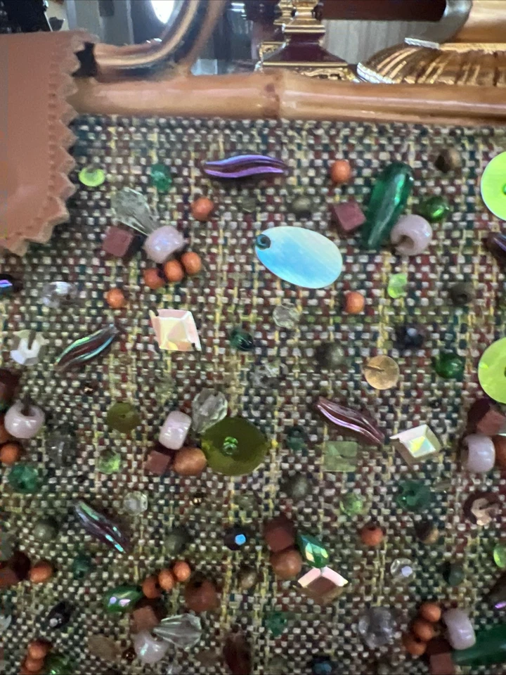 Bolso clutch vintage BCBG Maxazria multicolor diseño único con intrincados abalorios Foto 3 de 4