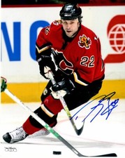 Daymond Langkow Signed - Autographed Calgary Flames 8x10 inch Photo