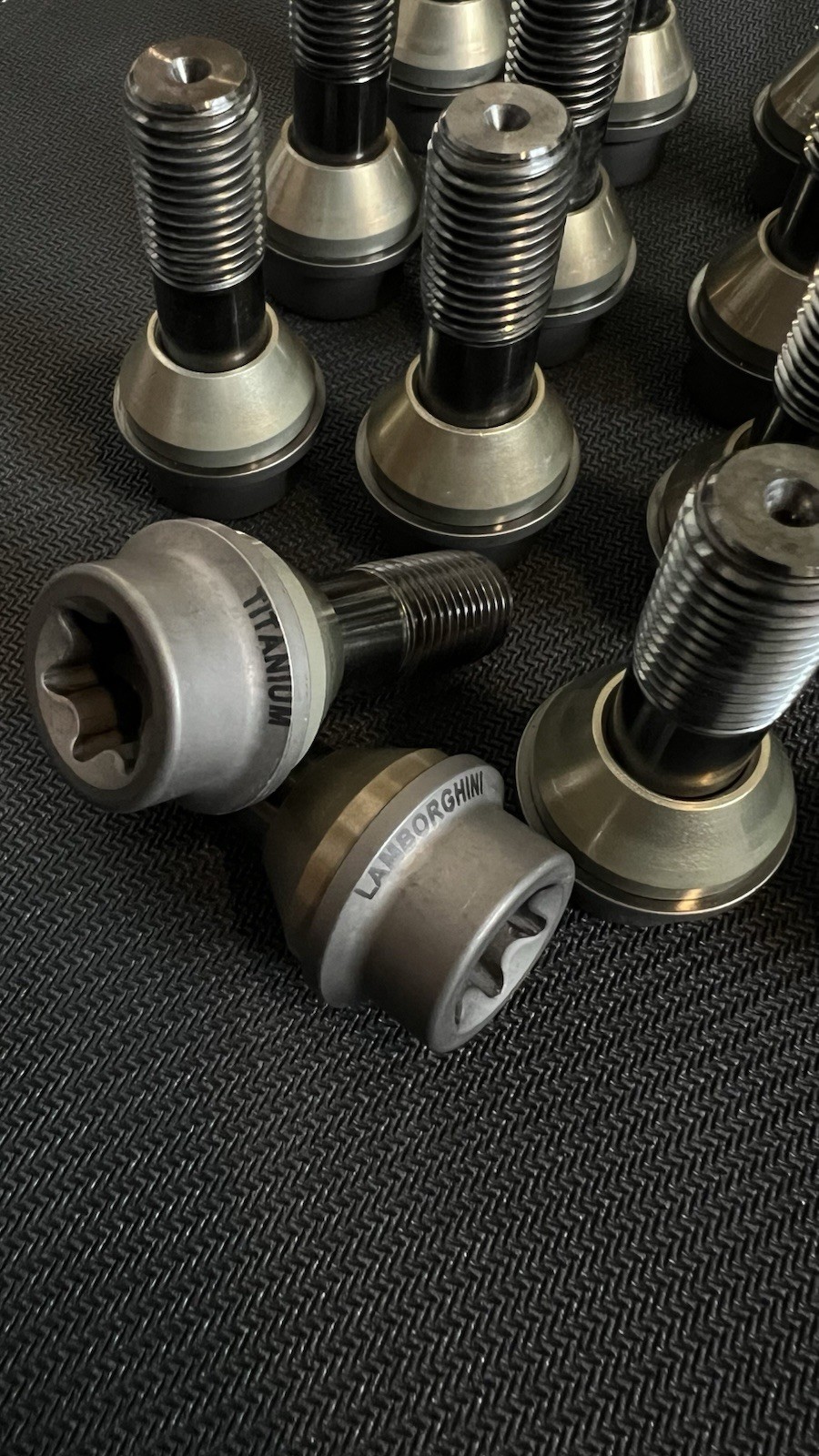 Lamborghini Revuelto 2015-2024 Wheel bolts Set