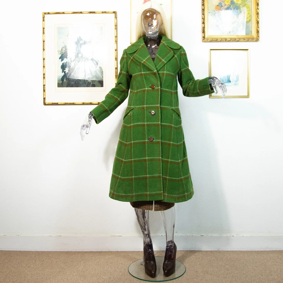 Vintage 1970s Green Wool Plaid Coat with Belt | Classic Winter Outerwear Size S - Image 2 of 4
