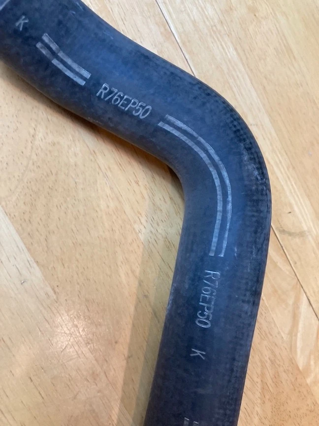 Mangueira de radiador superior 1965-66 GM Buick Wildcat Electra R76EP50 - Imagem 2 de 4