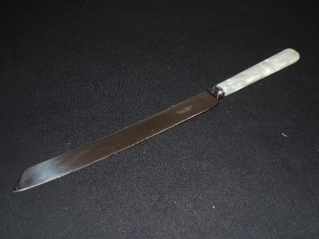 Vintage Kent Silversmith Shefield England Bread Knife 14.5" Mother of Pearl