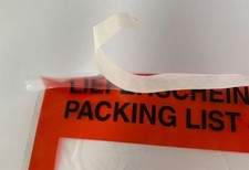 enveloppes rouges en feuille