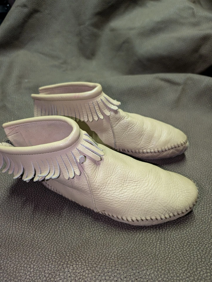 Vintage Minnetonka Moccasins  Size women's 9 Fringe leather - Image 2 of 4
