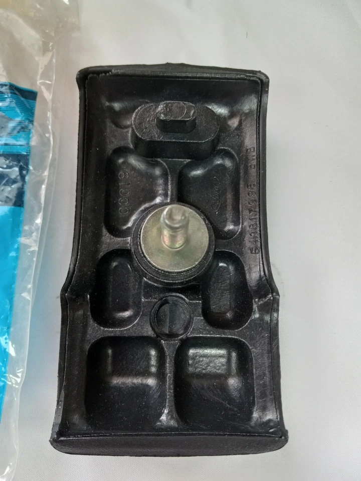 NOS 1984 - 1987 FORD TEMPO MERCURY TOPAZ FRONT BUMPER GUARD PAD E43Z-17996-BA - Image 3 of 3