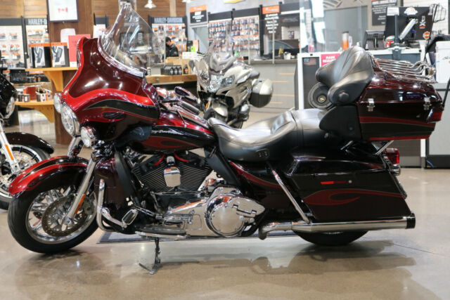 2013 Harley-Davidson CVO Ultra Classic Electra Glide in Street, Cruisers & Choppers in City of Halifax - Image 2