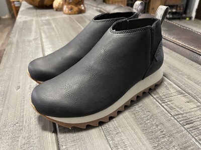 Merrell Alpine Chelsea Boots Women's Size 8 Black Synthetic Leather Slip on NWOB