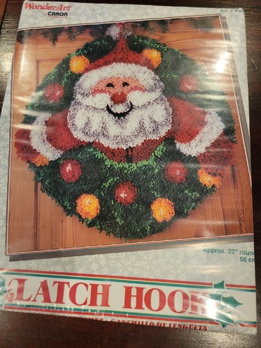 Caron WonderArt 22" Round Santa Wreath Christmas Latch Hook Kit #4681 Sealed - Picture 2 of 6