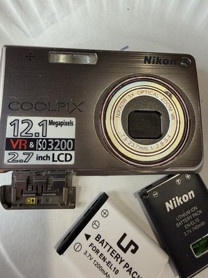 Nikon Coolpix S700 12.1MP 3x Optical Zoom Vibration Reduction