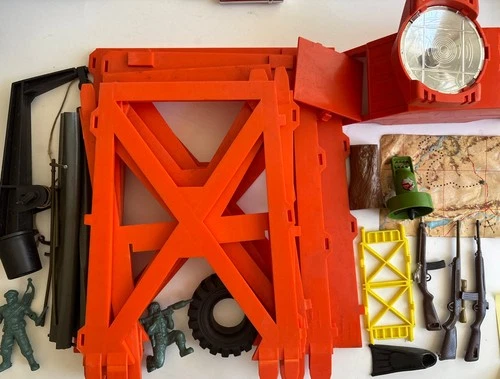 VTG HASBRO GI JOE ADVENTURE TEAM TRAINING CENTER SLIDE FOR SURVIVAL & MORE AS IS