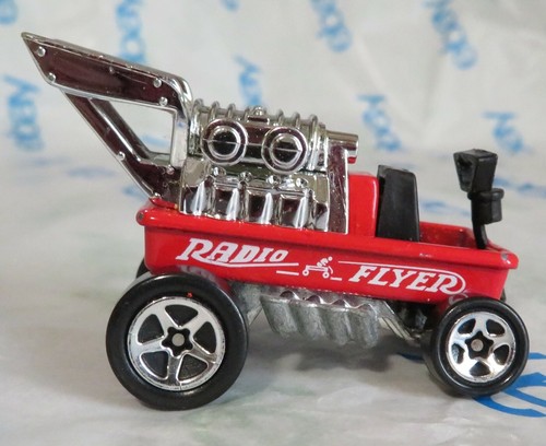 1996 HOT WHEELS 1/64 Diecast Red Radio 