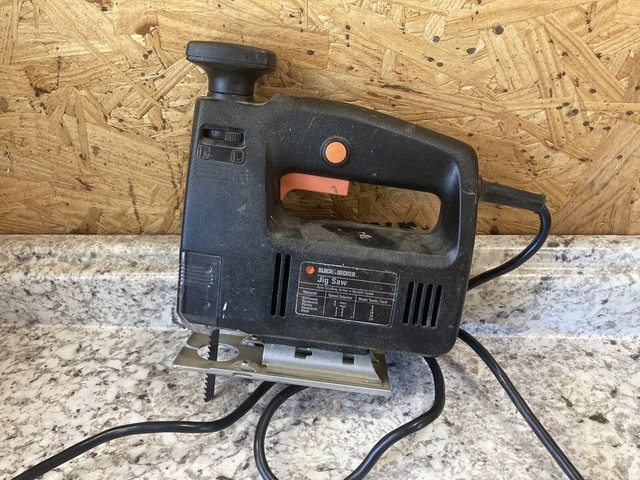 Decker 7588 Auto Scrolling Jig Saw 