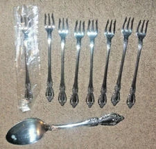 Distinction Deluxe Oneida RAPHAEL Set 8 COCKTAIL SEAFOOD FORKS & 1 Serving Spoon