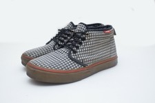 vans chukka boot on feet