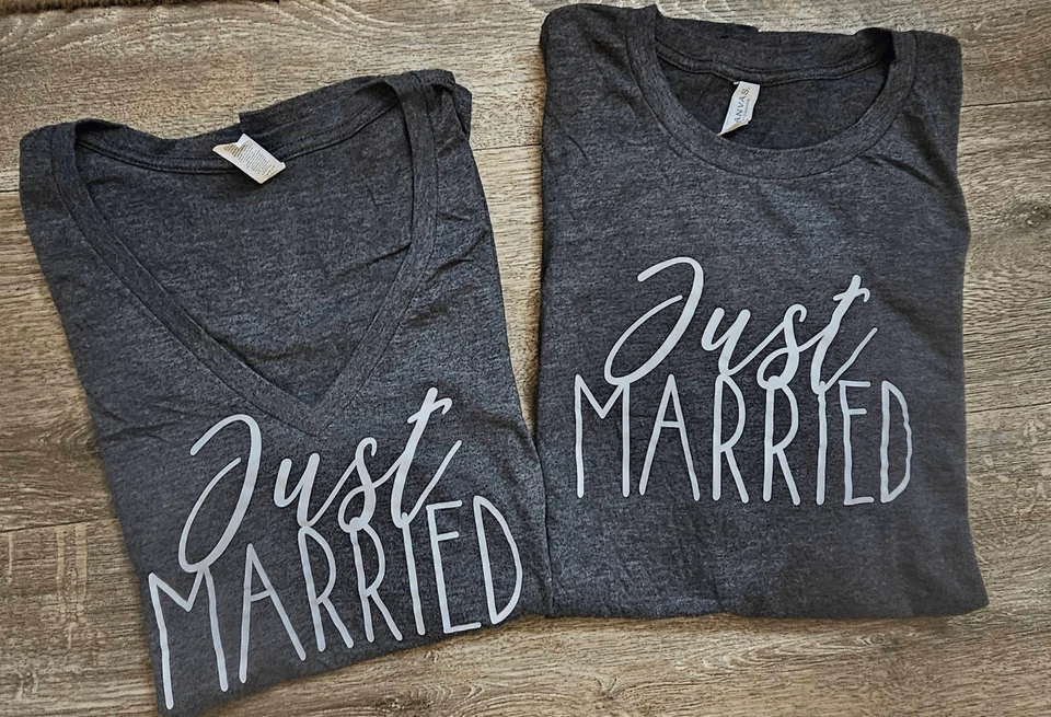 CONJUNTO RECIÉN CASADO DE CAMISETAS Hombre XL y Mujer Cuello en V Camiseta XL Gris Blanco Lona Bel Foto 2 de 4