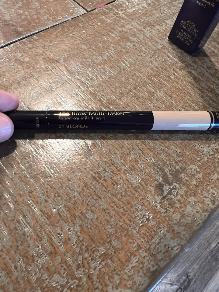 Lápiz de cejas multitarea Estée Lauder, The Brow en 01 rubio Foto 3 de 3