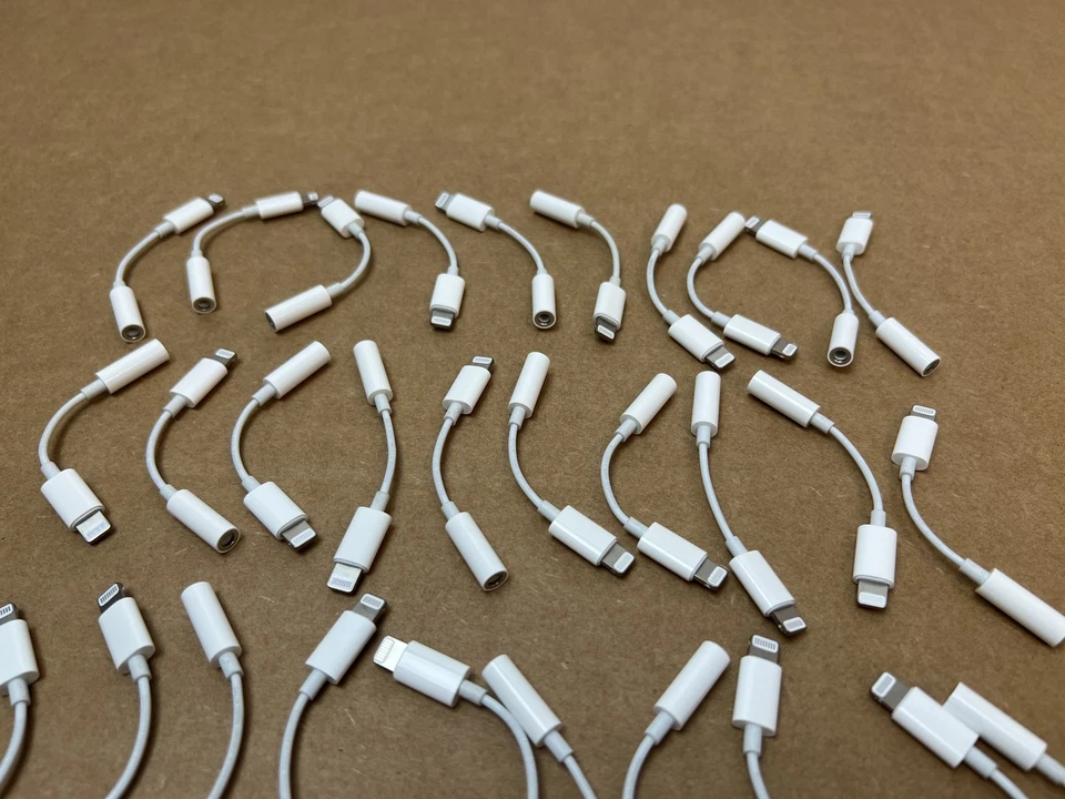 Adaptador de conector para auriculares Apple Lightning original de 30 piezas a 3,5 mm?MMX62AM/A A1749 Foto 2 de 4