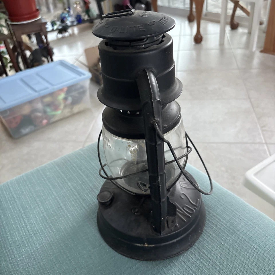 Dietz No. 2 Antique Barn Lantern D-lite All Original - Image 3 of 4