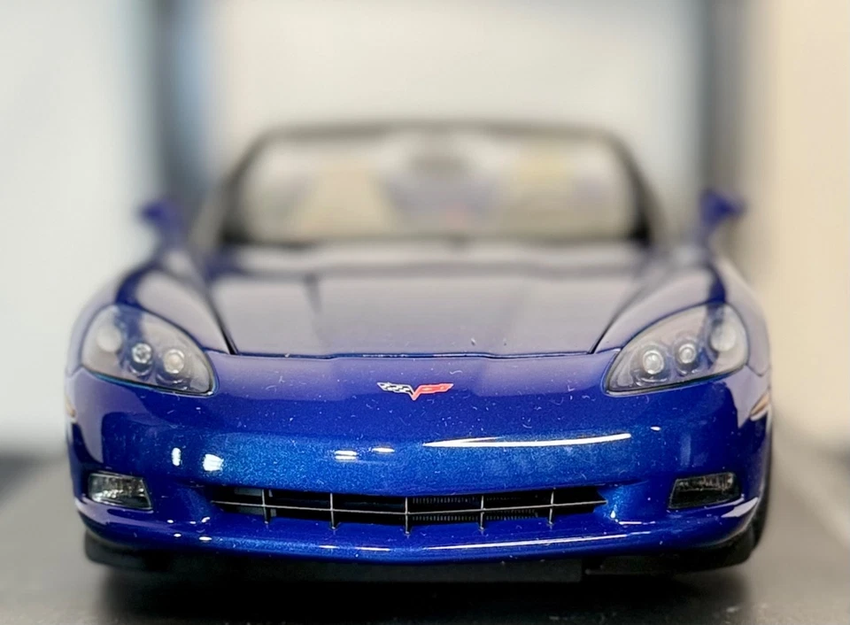 AUTOart: 2005 CHEVROLET C6 CORVETTE CONVERTIBLE 1:18 Scale Blue 71222 - Image 4 of 4