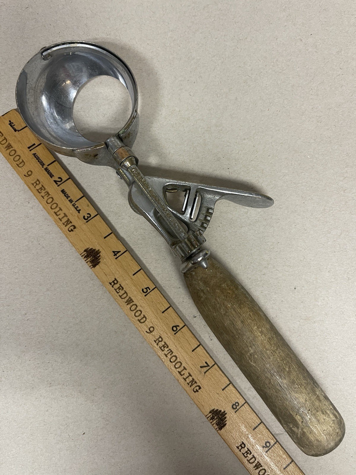 Hamilton Beach No.31 Disher Ice Cream Scoop Wood Handle Pat 1862527 NO PAK vtg