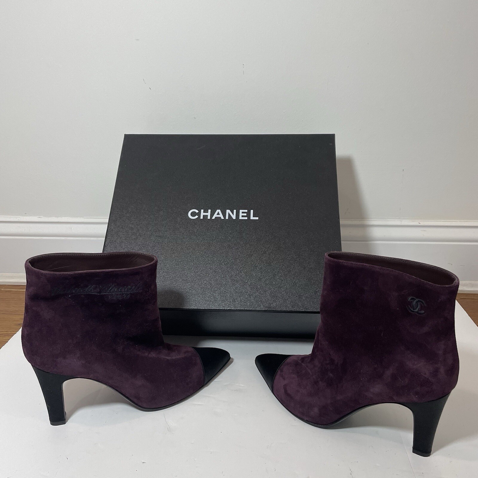 Chanel suede leather cap toe high heel ankle boots burgundy and black size 39