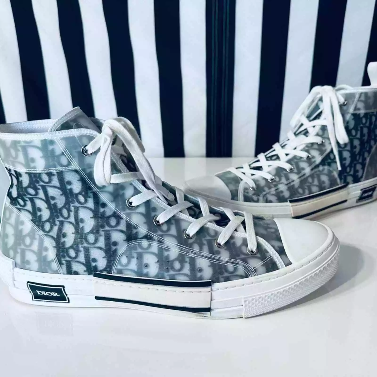 BASKETS HAUT DE GAMME Christian Dior B23 WHITE et toile oblique noire Dior