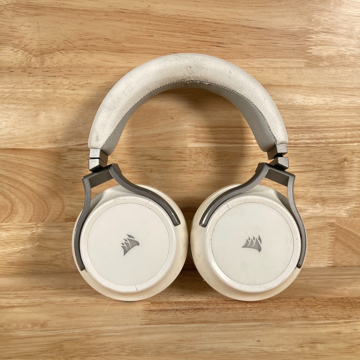 Corsair Virtuoso RGB White Wireless Portable Over-Ear Stereo