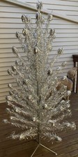 Vintage Splendor Pom Pom Aluminum Christmas T...