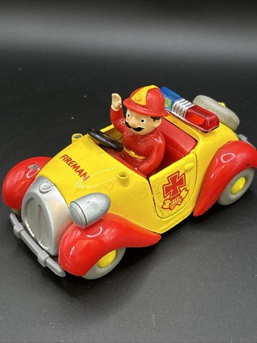 VINTAGE FIREMAN SAM FIRE DEPARTMENT PULL BACK N GO DIE-CAST RED & YELLOW CAR - Picture 12 of 12