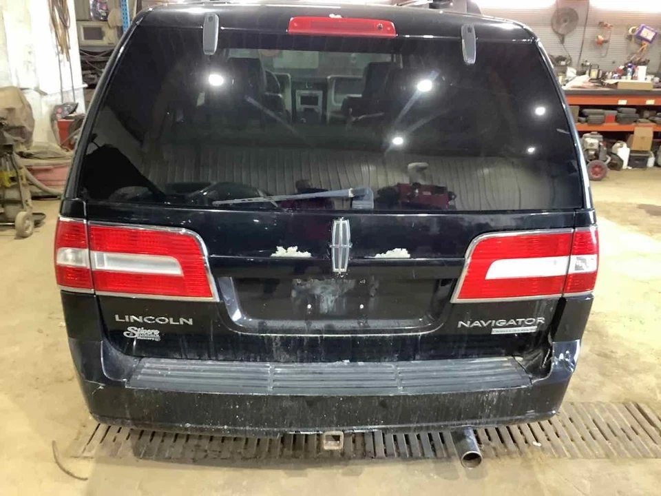 Used Hood fits: 2008 Lincoln Navigator Grade A - Image 2 of 4