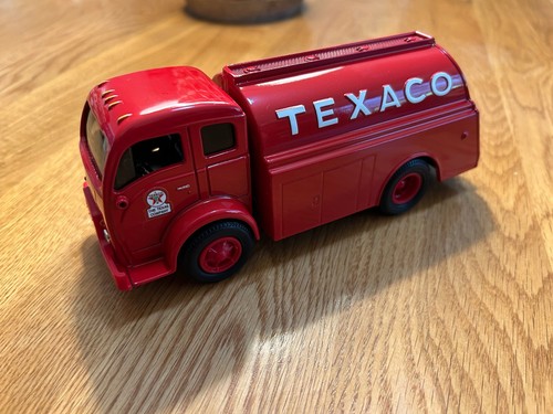 Miniature Texaco 1949 White Tilt Cab Tank Truck – 1/43 - Collection