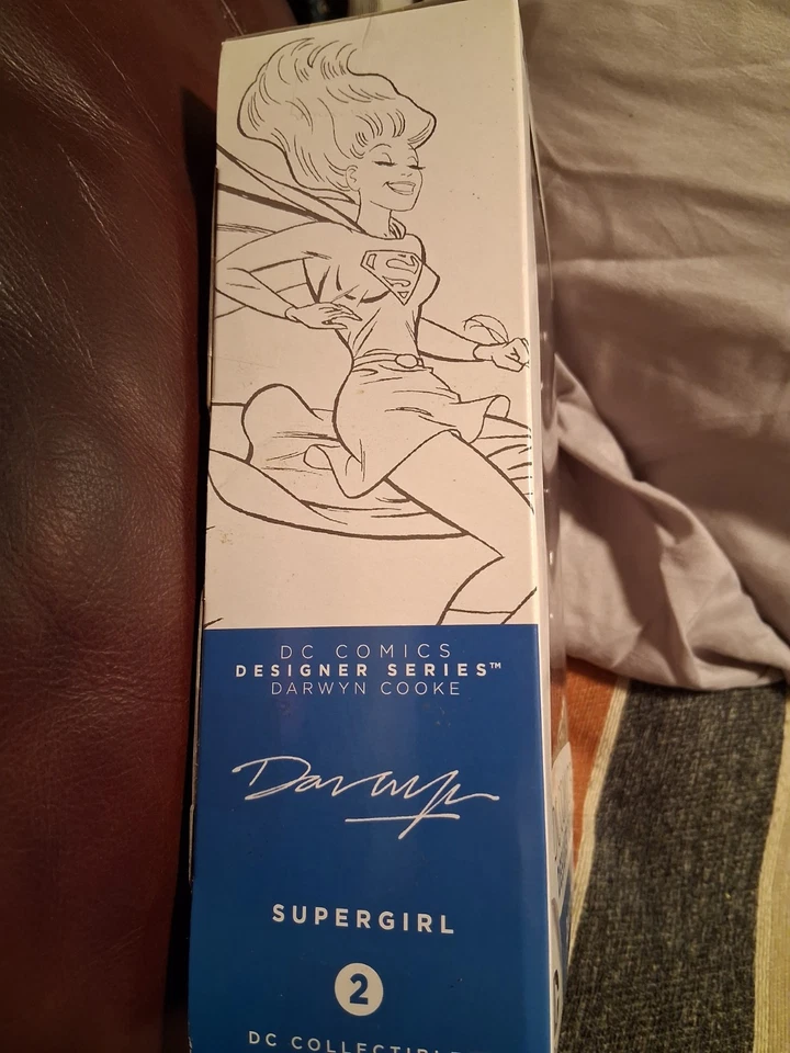 DC Collectibles - SUPERGIRL Action Figure - Darwyn Cooke Designer Series Mint  - Image 4 of 4