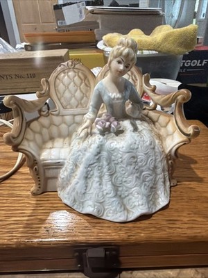 Vintage Ardalt Lenwile Woman on Settee Loveseat Lamp Japan Light Verithin 7939