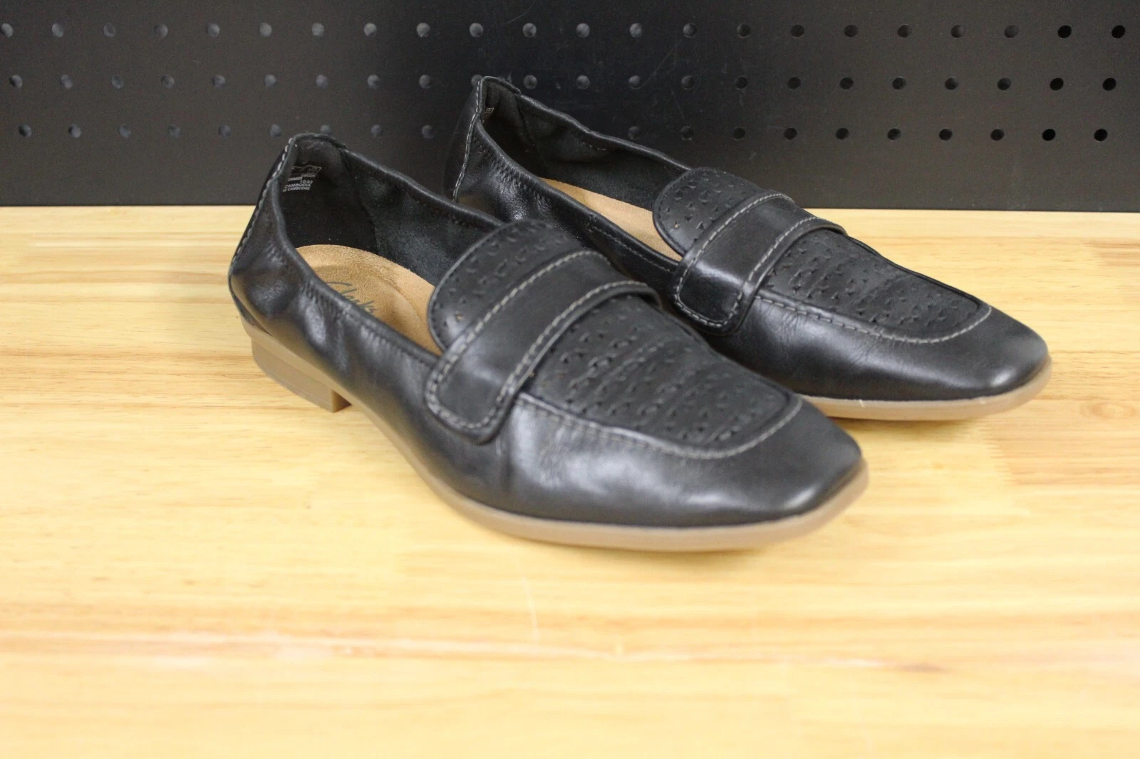 Mocassini Clarks Collection in pelle traforata Lyrical Way Nero 9 5 W A369897